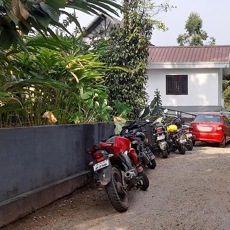 Le Farmhouse Munnar Anachal Exterior photo