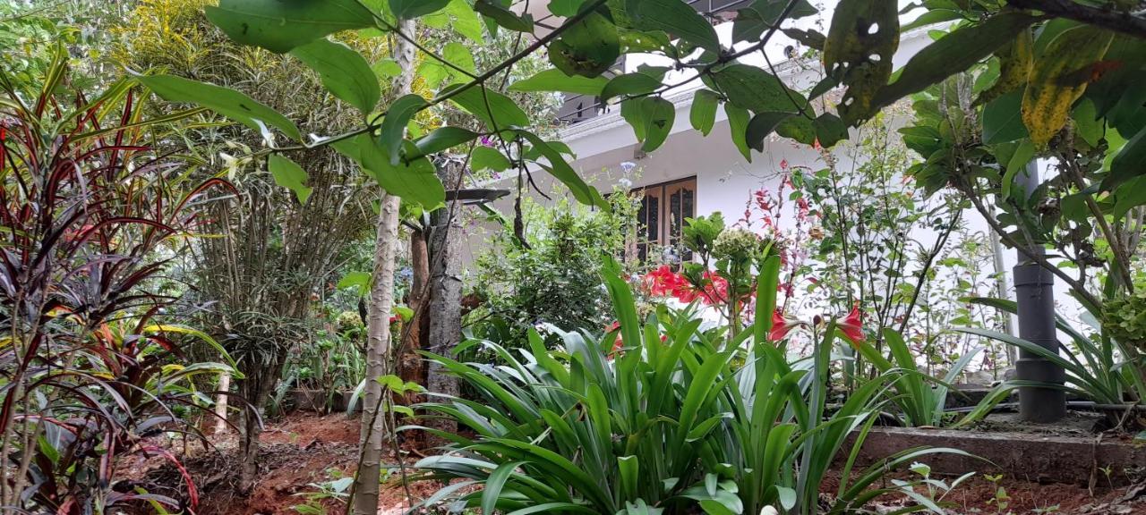 Le Farmhouse Munnar Anachal Exterior photo