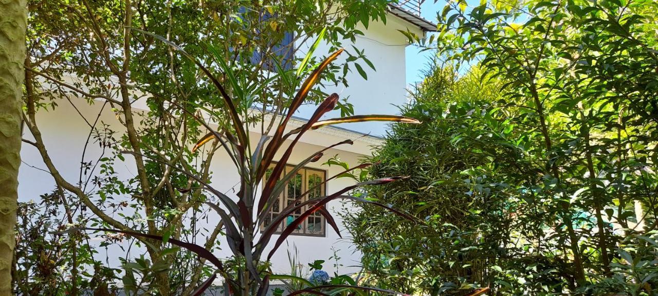 Le Farmhouse Munnar Anachal Exterior photo